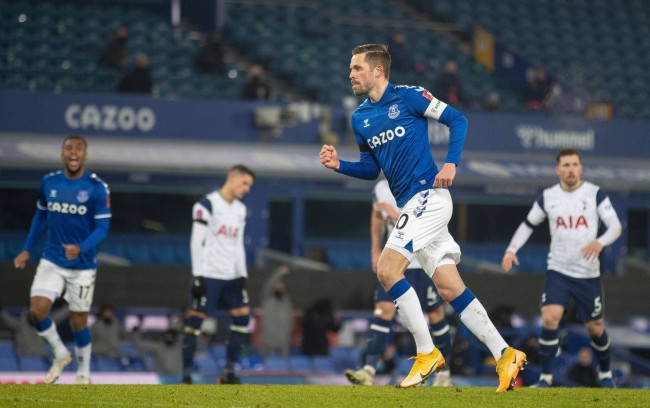 归功于其背 归功于其背